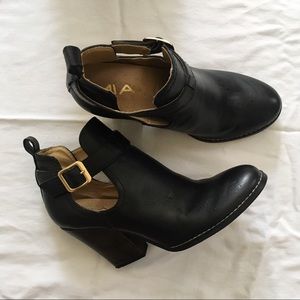 🚫 SOLD | Black Cutout Boots